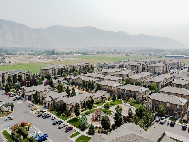 Building Photo - Four Seasons Apartments & Townhomes