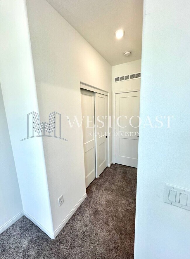 Building Photo - COMING SOON!!! Newer Build 3 Bed 3.5 Bath ...