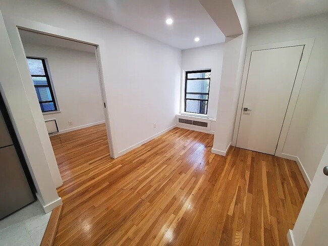 Building Photo - 1220 Lexington Ave