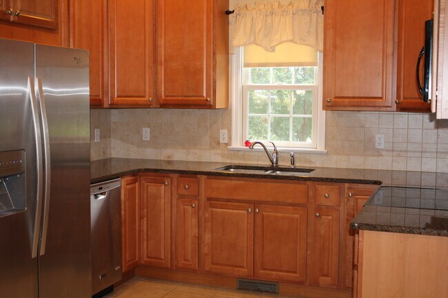 Building Photo - 27346 Equestrian Dr