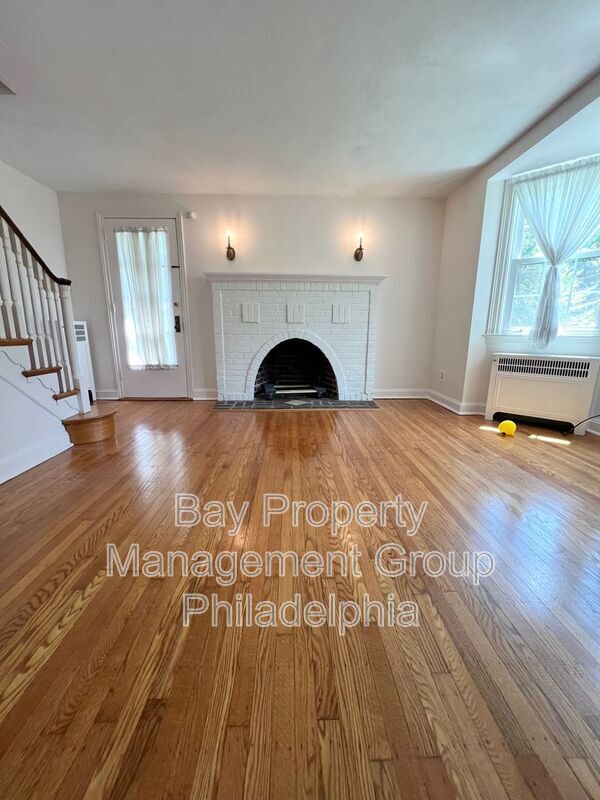 Building Photo - 1037 Montgomery Ave