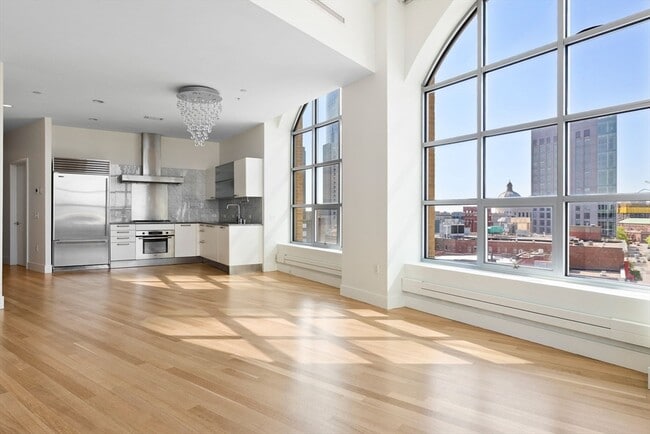 Building Photo - 360 Newbury St