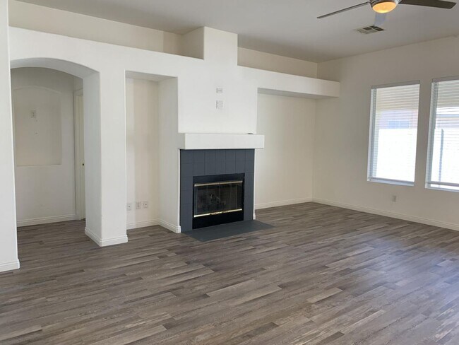 Building Photo - Single Story Northwest Home