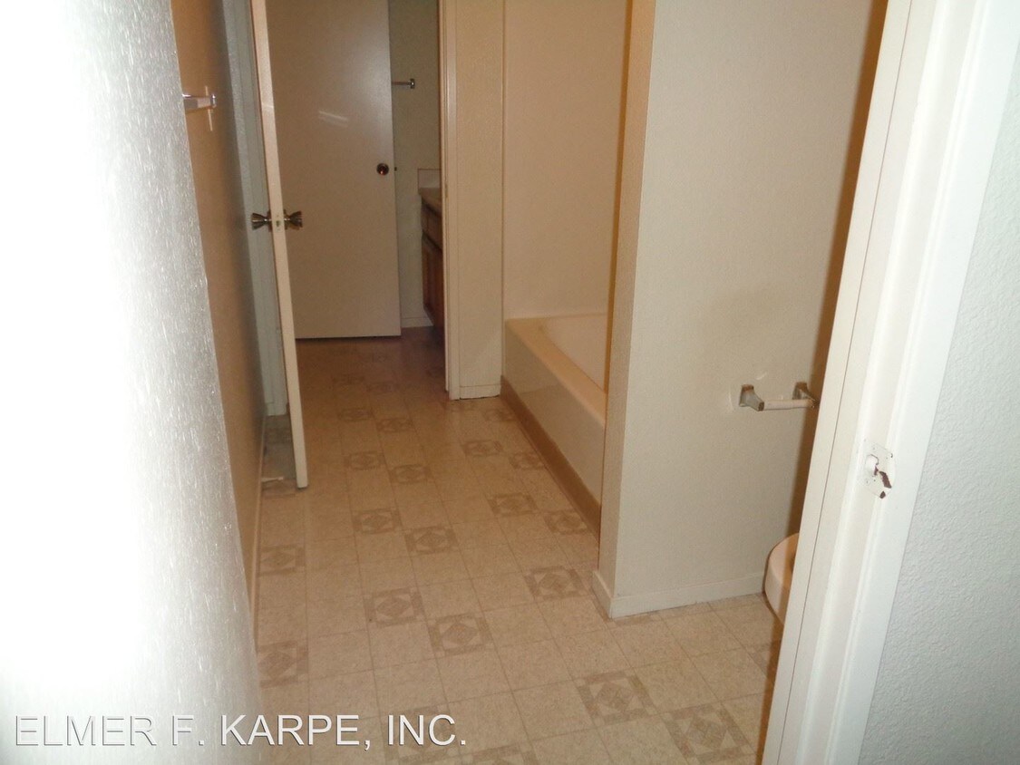 Building Photo - 817 Quail Ln