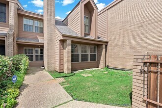 Building Photo - 3122 Camelot Dr