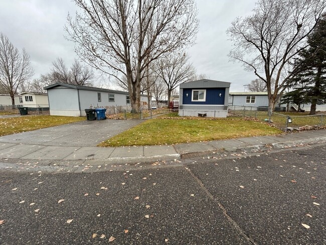 Building Photo - 123 Opal Dr