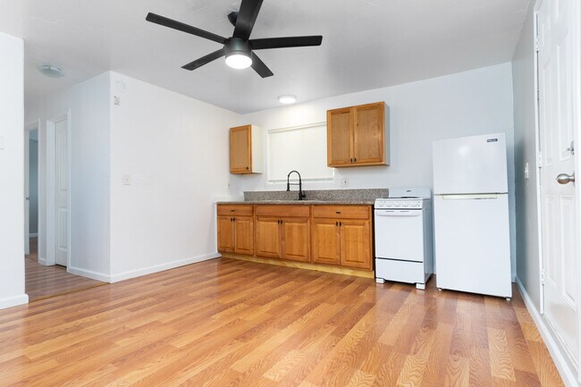 Foto del edificio - 2520 Fenton Pl