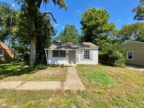 Building Photo - 3020 Conmar St