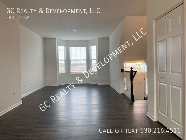 Foto del edificio - ***NEWER CONTRUCTION / EMERSON PARK / 3 BD...