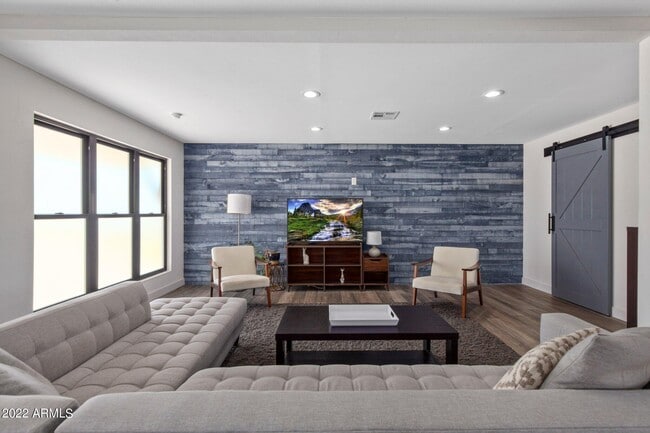 Building Photo - 8328 E Palm Ln