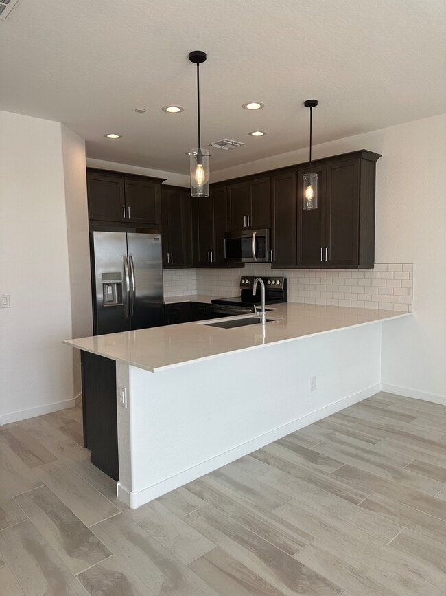 Building Photo - 9833 E Wavelength Ave