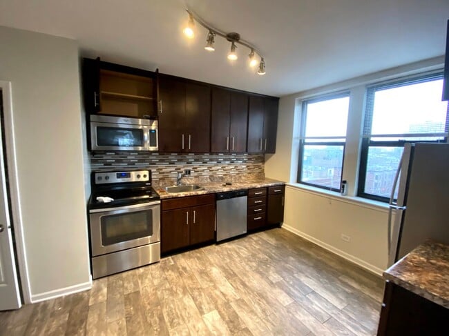 Foto del edificio - 3933 N Clarendon Ave
