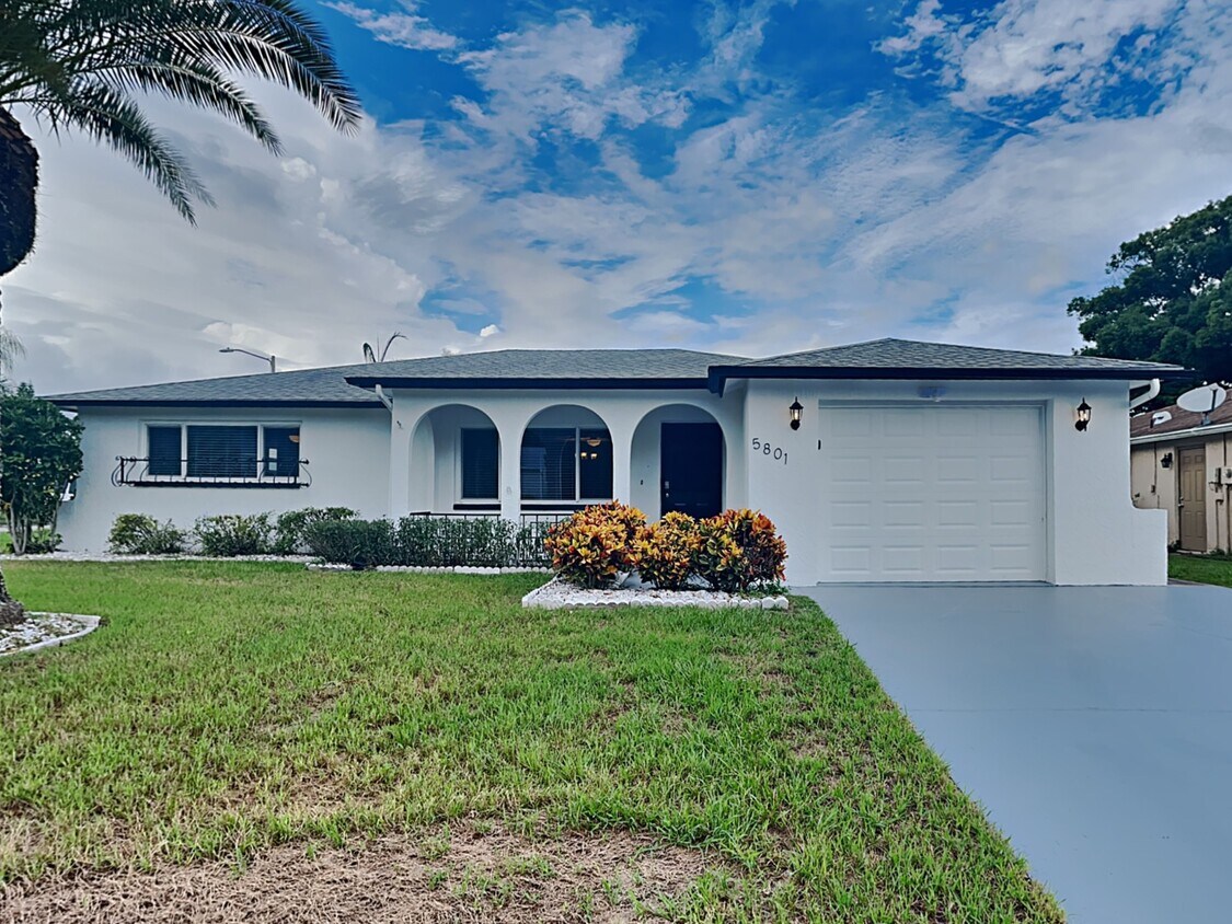 Foto principal - 5801 Elena Dr