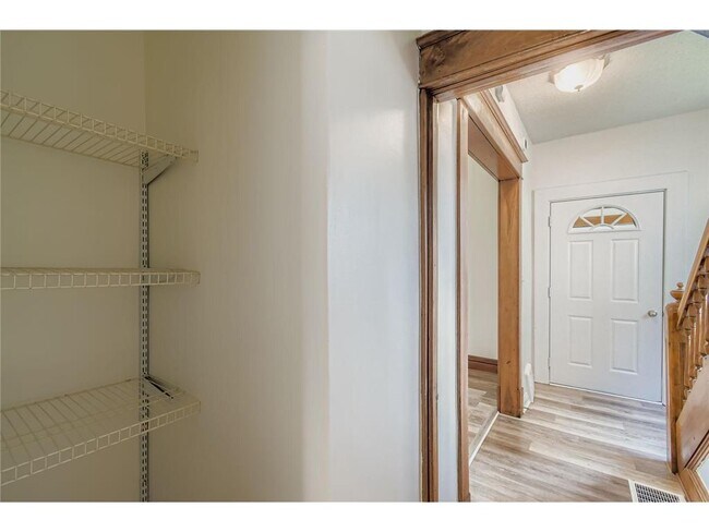 Building Photo - 915 Fuller Ave