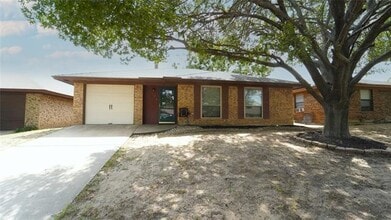 Building Photo - 110 Black Forest Dr