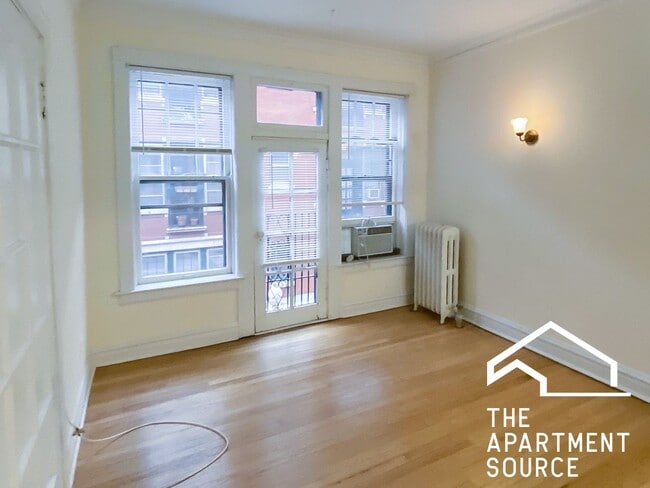 Building Photo - 430 W Surf St