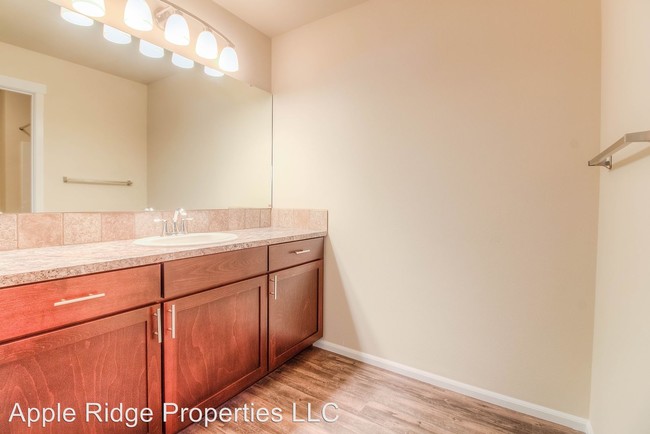 Building Photo - 2407 Woolsey Ln