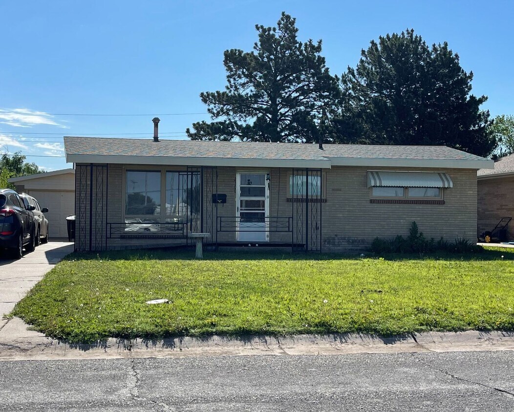 Primary Photo - 3 Bedroom, 1 Bathroom Home
