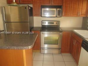 Foto del edificio - 8225 Sunrise Lakes Blvd