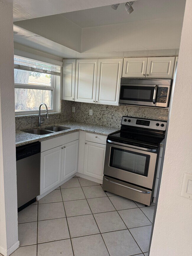 Foto del edificio - 6959 Aberfeldy Ave N