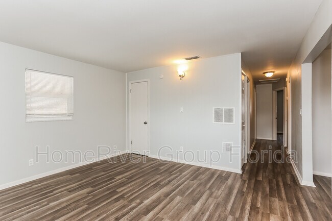 Building Photo - 287 Edson Dr