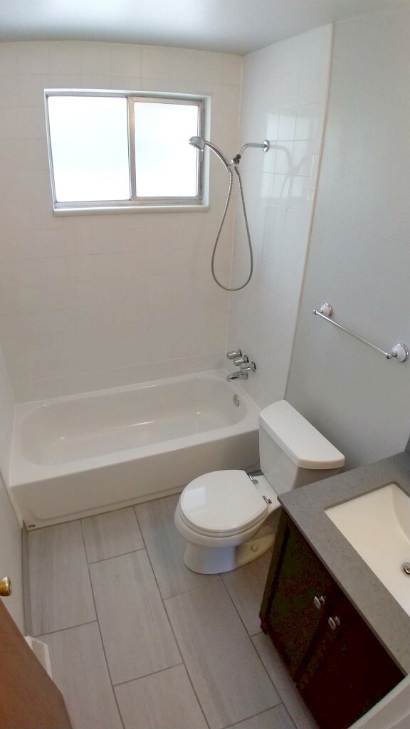 Upstairs bathroom - 1243 Miller St