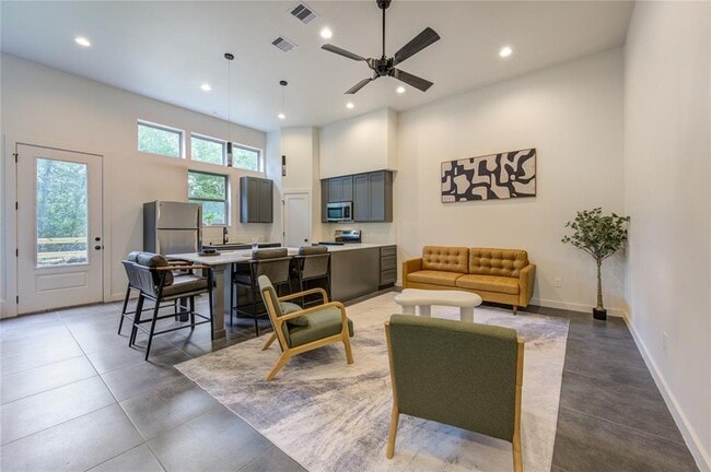 Building Photo - 13906 Bee Flower Ln