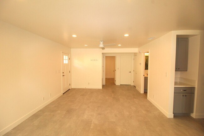 Building Photo - 225-229 Lynn Drive