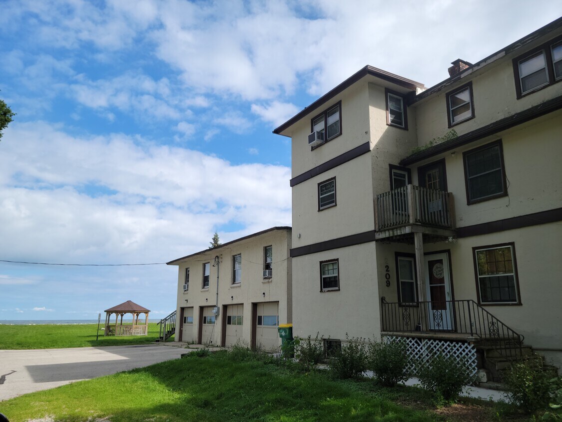2209 Lakeside Plz Unit 2, Green Bay, WI 54302 Apartments in Green Bay