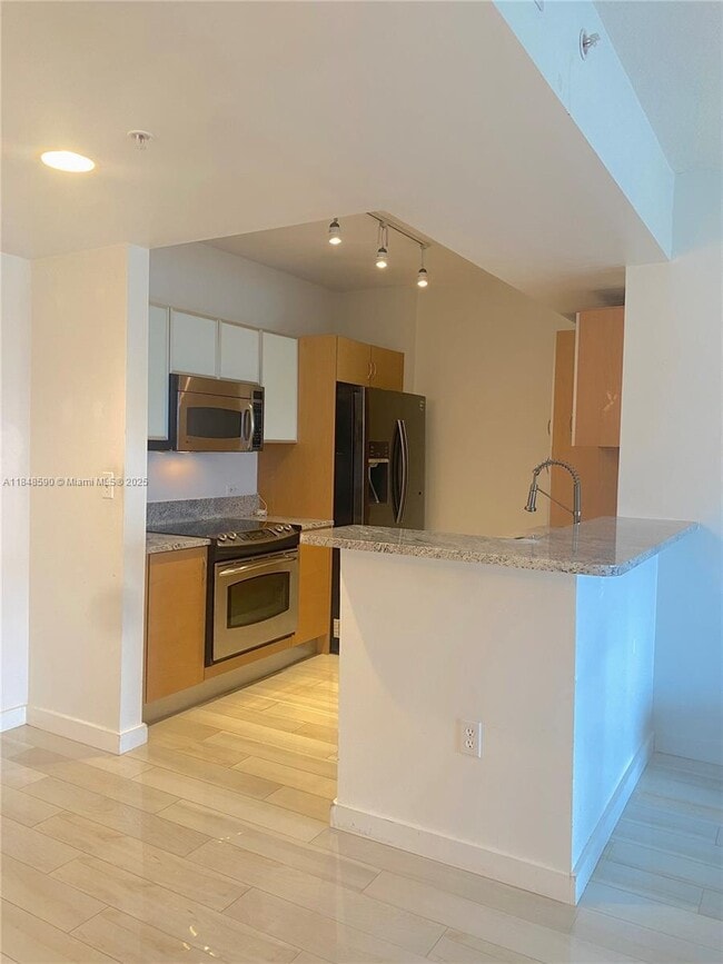 Building Photo - 2 bedroom in Aventura FL 33180