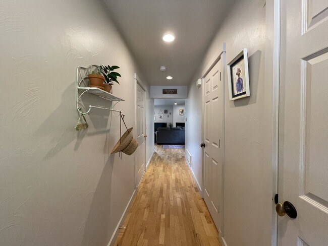 Foto del edificio - 3 Bed Townhome with awesome fenced yard!