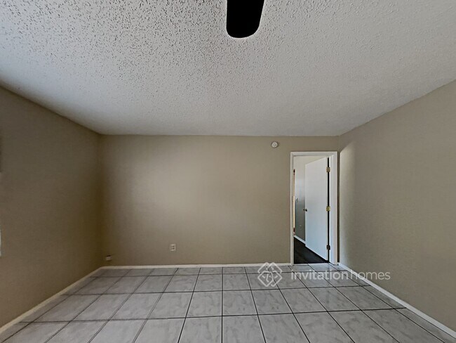 Building Photo - 228 Loch Low Dr