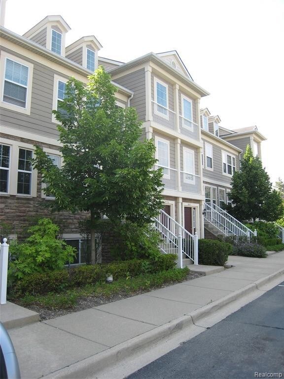 3076 Schoolhouse, Troy, MI 48083 Condo for Rent in Troy, MI