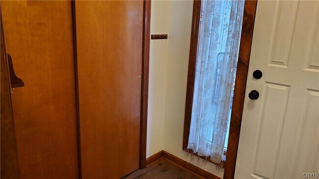 Building Photo - 461 Summerhaven Dr N