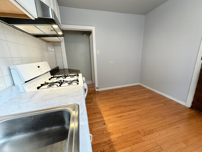 Foto del edificio - 4010 N Bernard St