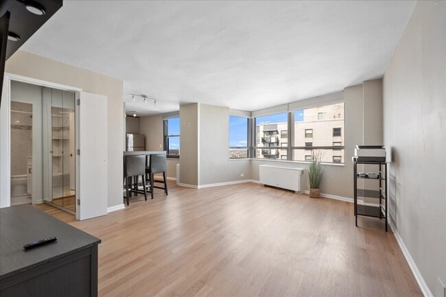 Foto del edificio - 5701 N Sheridan Rd