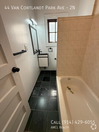Building Photo - 44 Van Cortlandt Park Ave