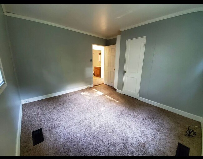 Building Photo - Jacobs school of music - 3BR