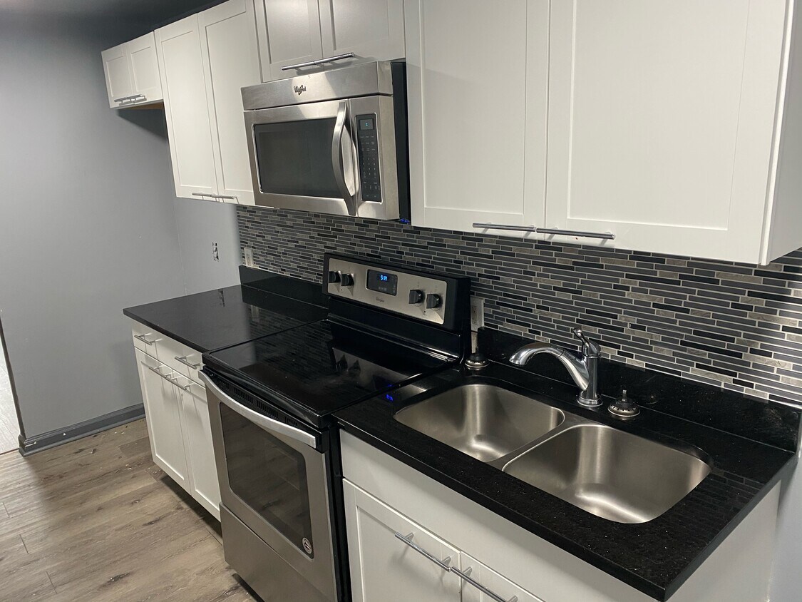 Foto principal - 428 Tazor St NW