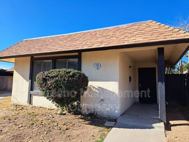Building Photo - 554 W Alamos Ave