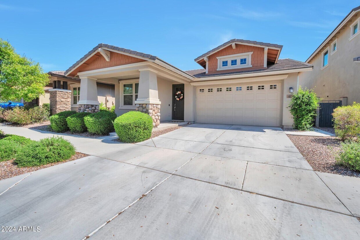 Foto principal - 10519 E Corbin Ave
