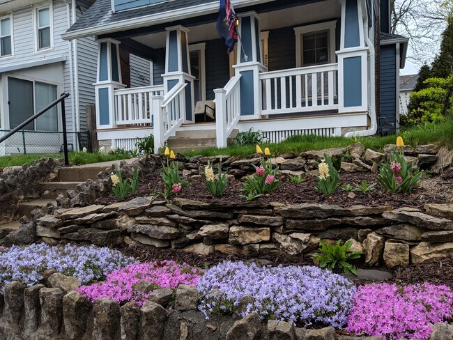 Front exterior (2018) - 212 E Duncan St