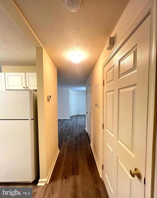 Foto del edificio - 8009 Township Dr