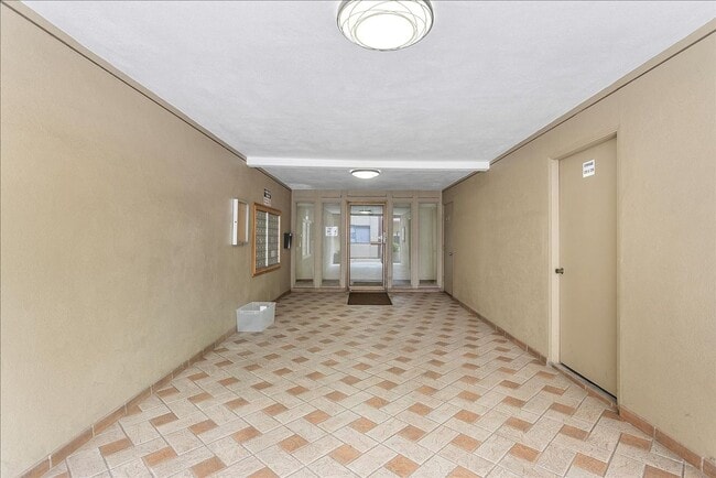 Building Photo - 1311 Webster St