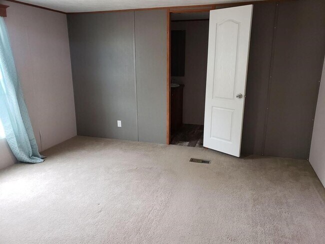 Building Photo - 1461 US-77