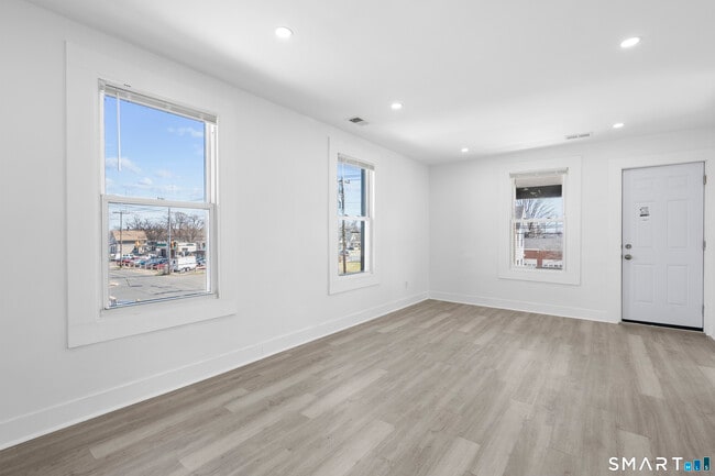 Building Photo - 93 Spring St