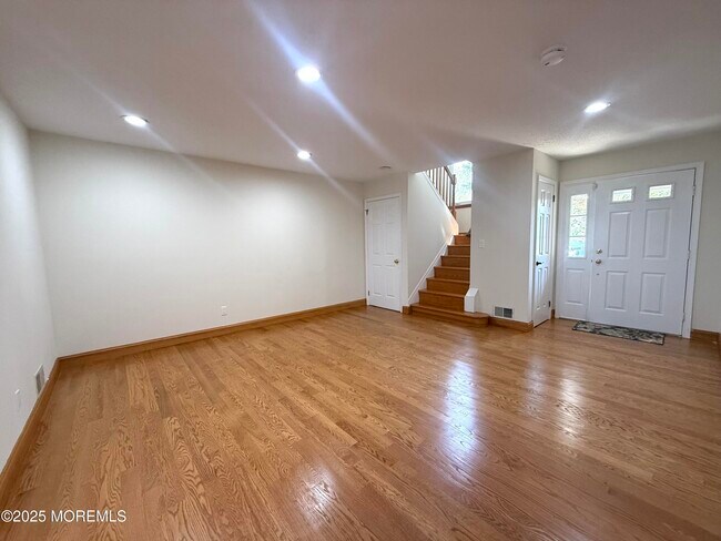 Foto del edificio - 28 Warbler Rd