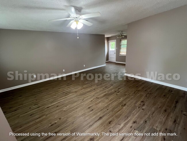 Building Photo - 1813 La Porte Dr