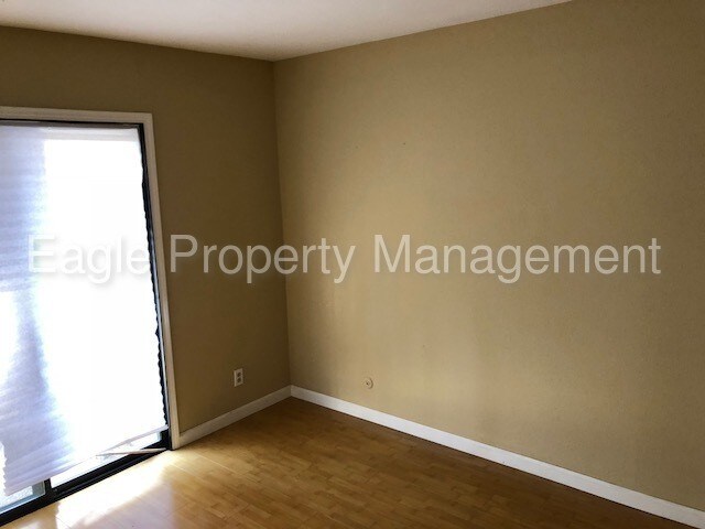 Building Photo - 3BR & 2.5 Bath Arden/Arcade Townhouse