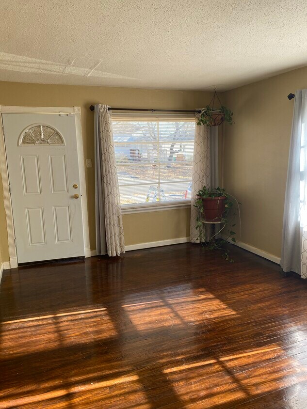 9817 Green Valley Dr, Saint Louis, MO 63136 House for Rent in Saint